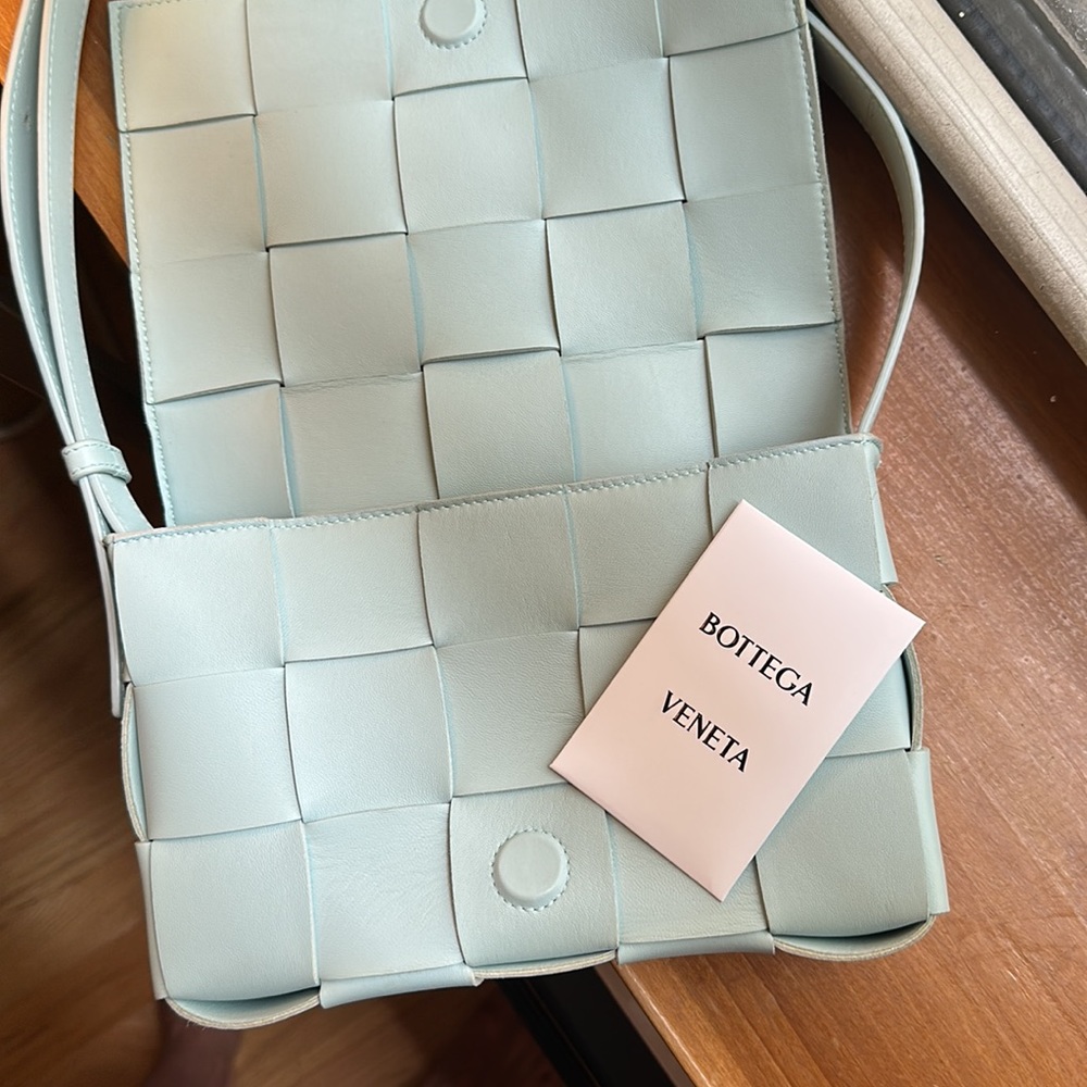 Cassette intrecciato leather shoulder bag